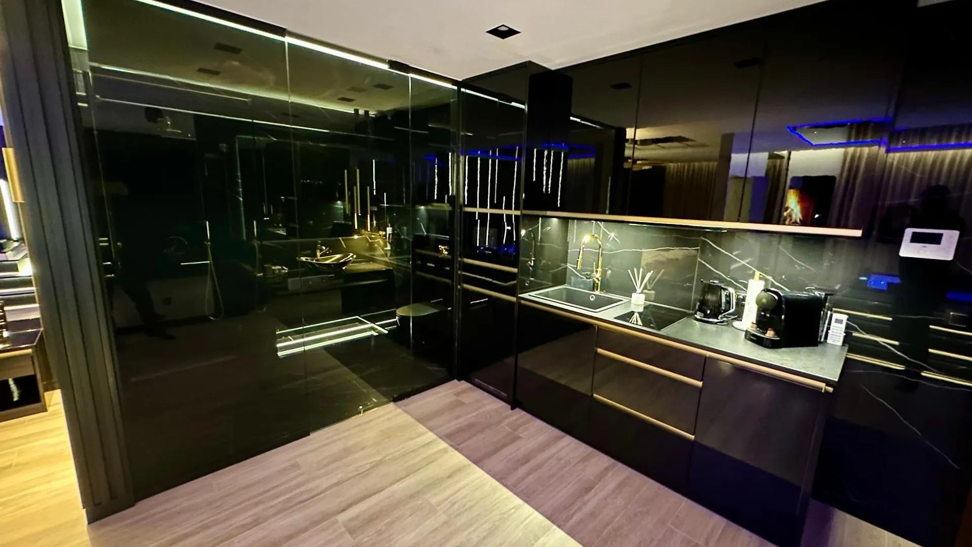 Masarska 6 Vip Apartamenty Jacuzzi Краков 0*,  Польша